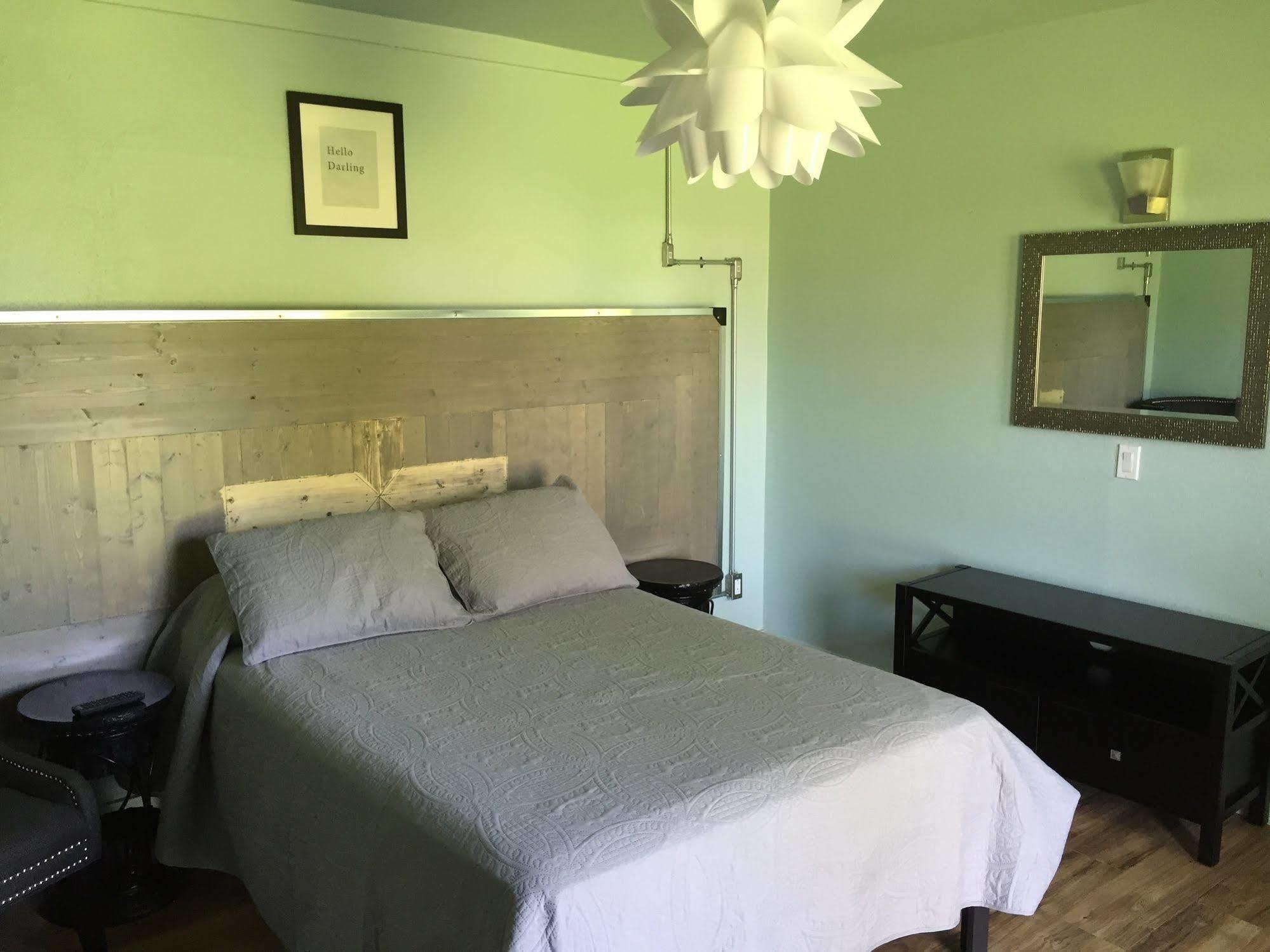 Rooms At The Pecan Olmito Exterior foto